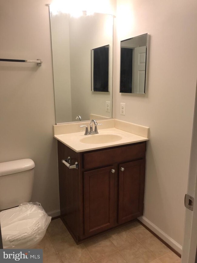Foto del edificio - 9317 Silver Charm Dr