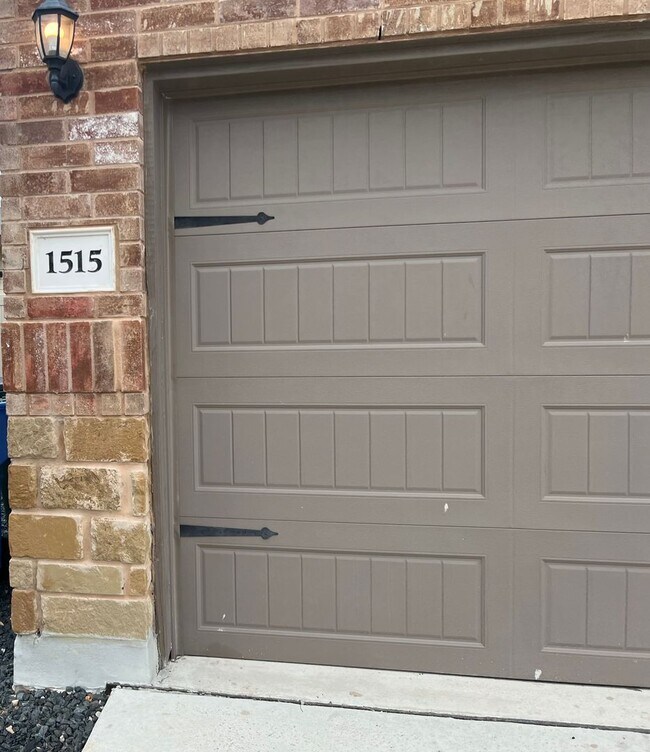 Foto del edificio - Seguin Duplex Available Now