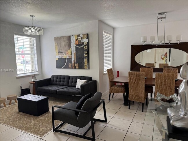 Foto del edificio - 4866 NW 108th Psge