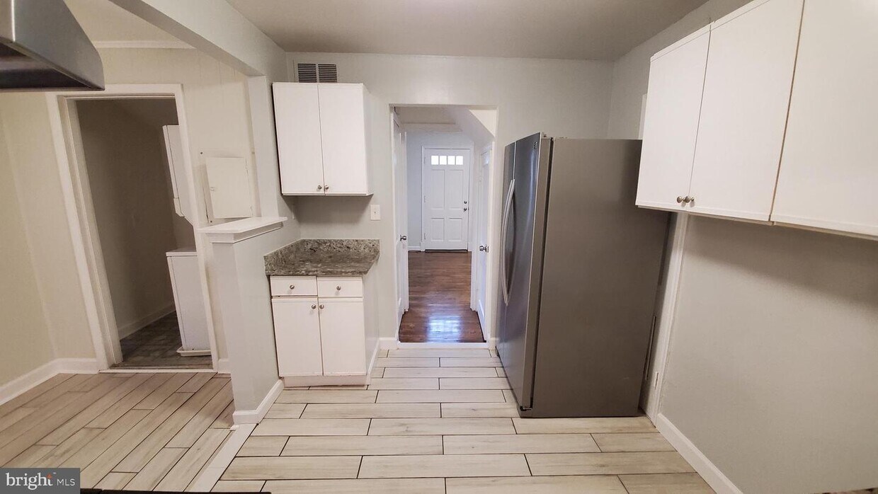 Primary Photo - 10912 Drumm Ave
