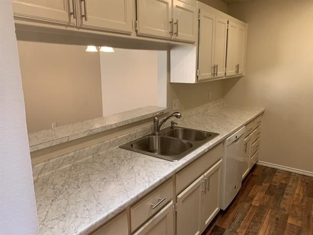 Foto del edificio - 9205 Coral Ln