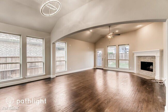 Foto del edificio - 4 br, 3 bath House - 401 Winehart St UNIT
