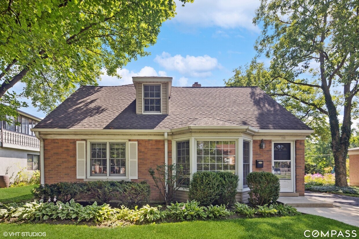 131 Iroquois Dr, Clarendon Hills, IL 60514 House Rental in Clarendon Hills, IL