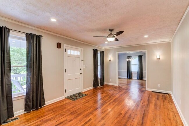 Foto del edificio - 1617 Columbia Circle