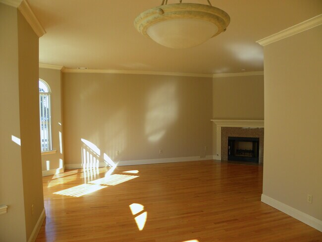 Dining room to Living room - 424 Anza St