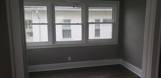 Foto del edificio - 5 bedroom 3 bath home