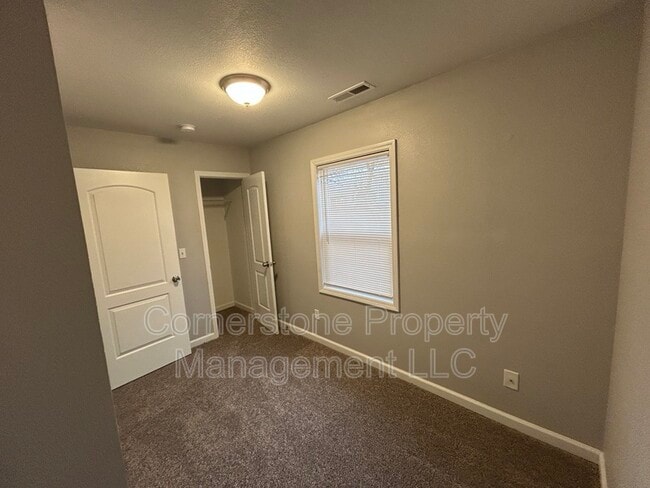 Building Photo - 8290 Center Dr