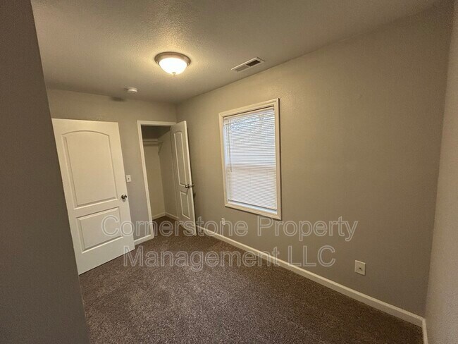 Foto del edificio - 8290 Center Dr