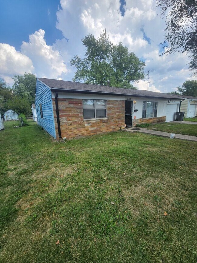 Building Photo - Three Bedroom Single Family Home Near 25th...