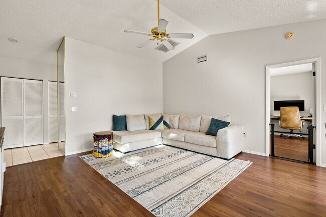 Foto del edificio - 8006 Picketts Ct