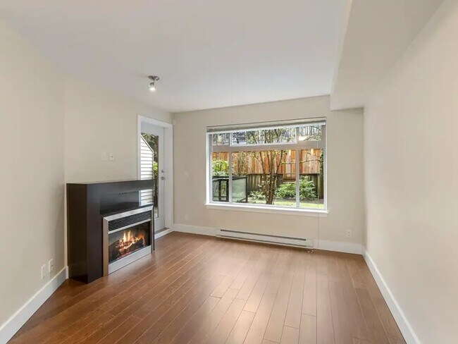 Building Photo - Spacious 1 Bedroom + Den Condo