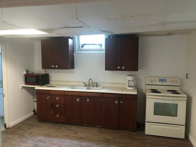 Building Photo - 625 54th Ave N