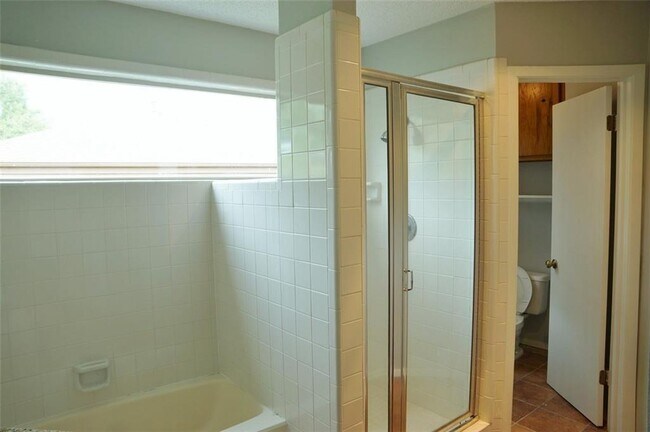 Foto del edificio - 8318 Greenslope Dr
