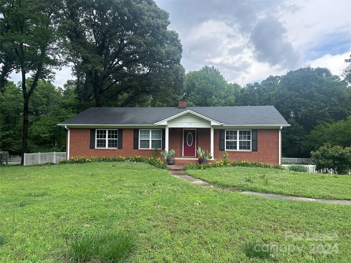 Primary Photo - 130 Shadow Ln