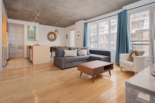 Photo du bâtiment - 326 Rue De la Gauchetière O