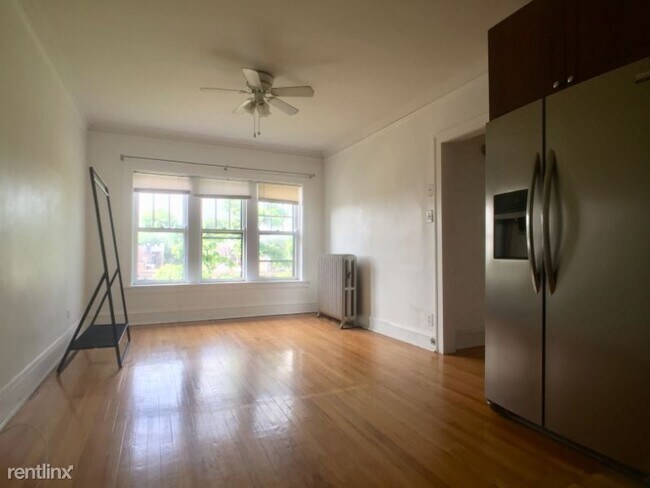 Foto del edificio - 2263 W Eastwood Ave