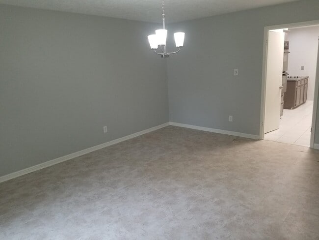 Foto del edificio - 3911 Brightwood Dr