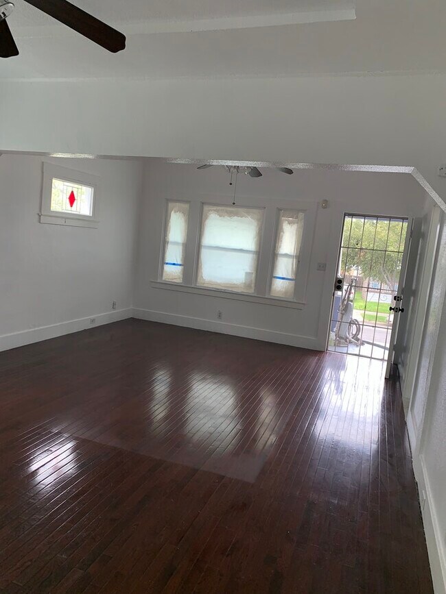 Great room to entry - 3146 2nd Ave