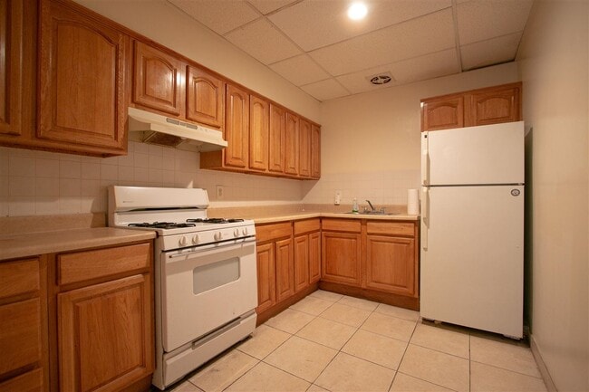 Building Photo - 159 Christopher Columbus Dr