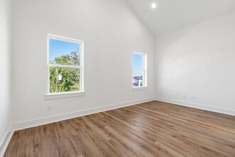 Building Photo - 872 E 35th St