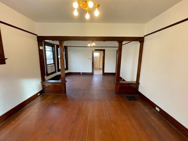 Building Photo - Lovely 2-Bedroom Home!