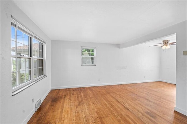 Building Photo - 103 5th Ave