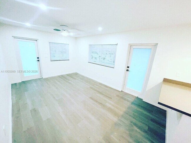 Foto del edificio - 7128 SW 22nd St