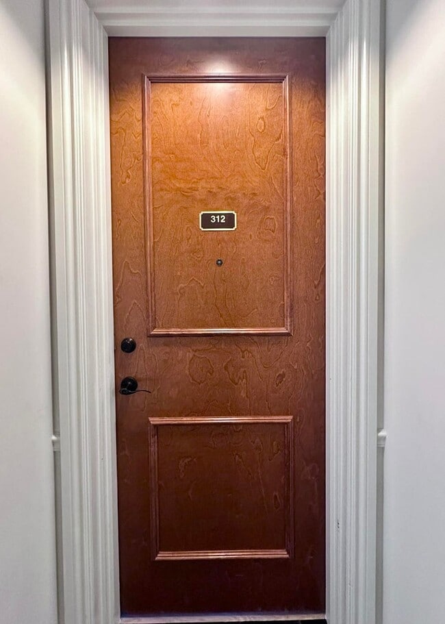 Building Photo - 200 NE 2nd Ave