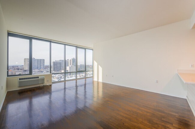 Building Photo - Hudson Lights (1Bdrm Den)