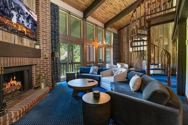 Building Photo - 70 Gallun Ln