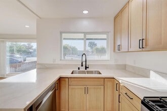 Building Photo - 503 Prescott Ave