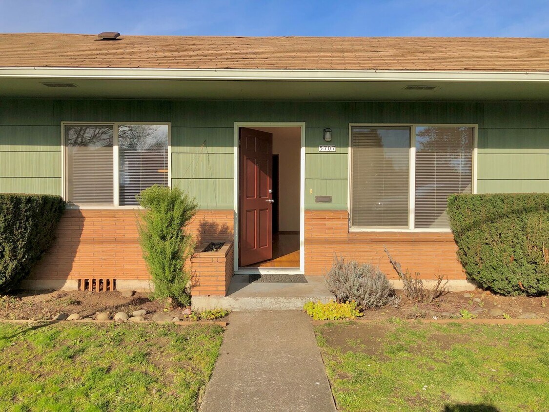Foto principal - ADORABLE, CLEAN, and WELL MAINTAINED! DETA...