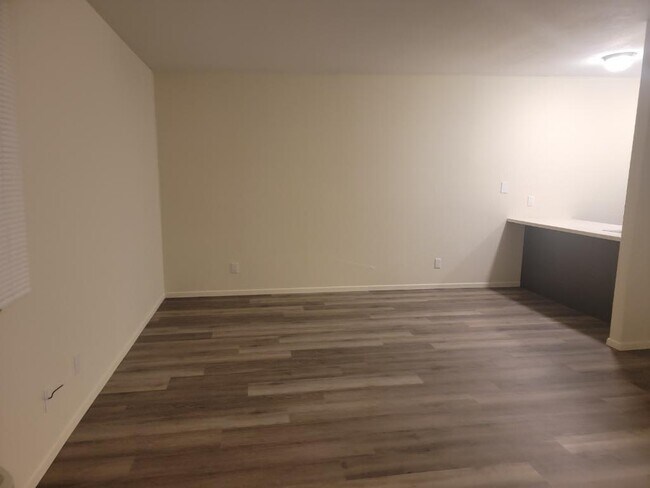 Foto del edificio - 250 N Carroll Dr