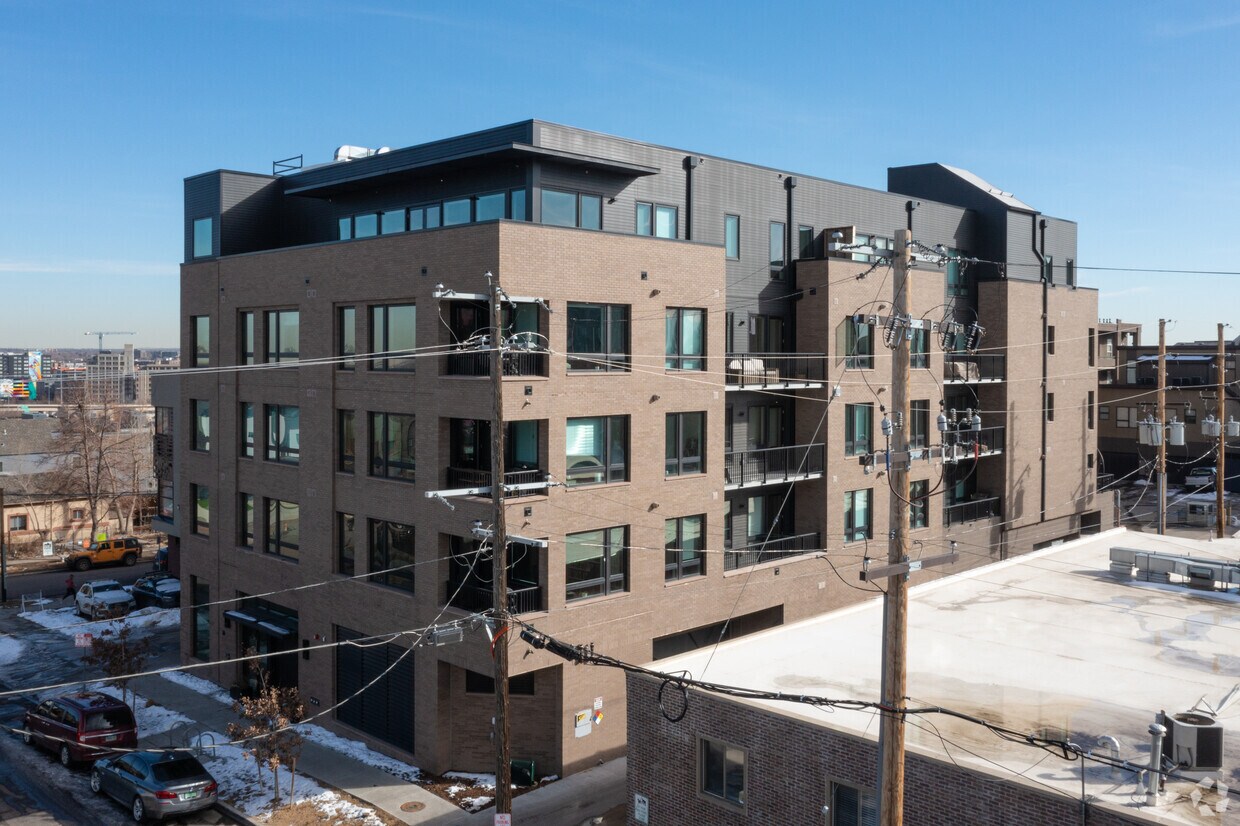 Primary Photo - Ivy Residences