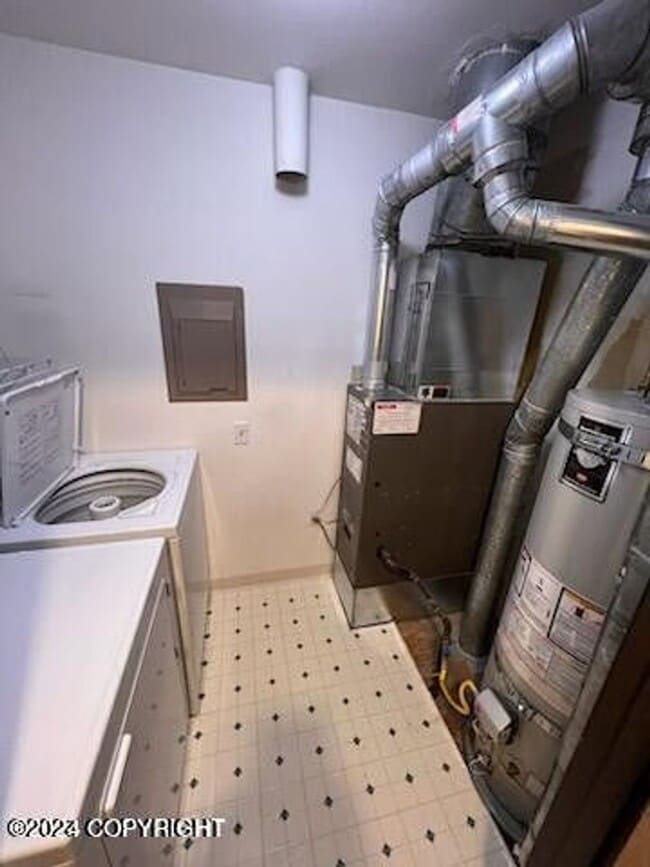 Foto del edificio - Fantastic Independence Park Condo With Garage!