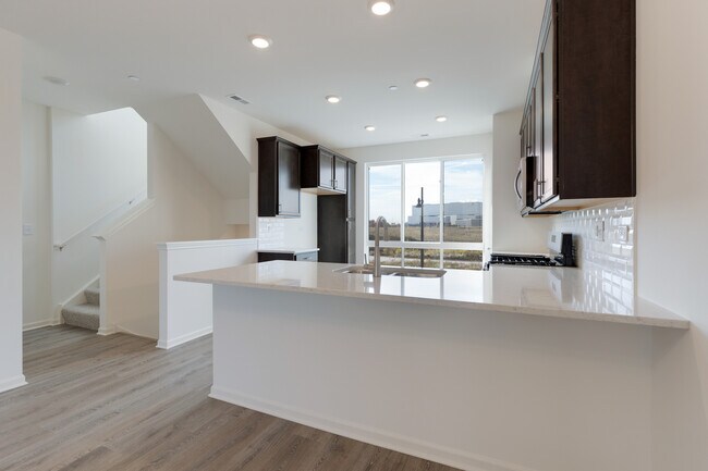 Building Photo - 1320 Lakepointe Dr