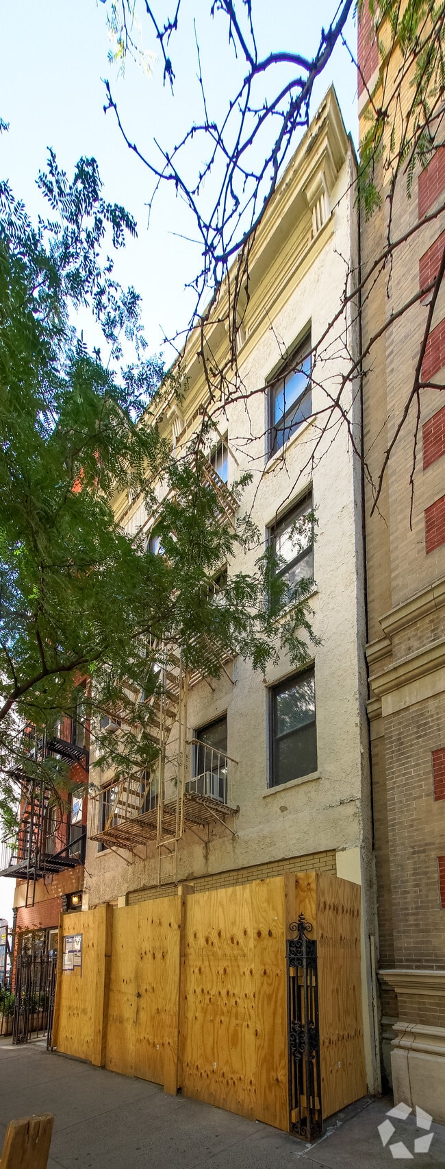 Building Photo - 226 E 22nd St