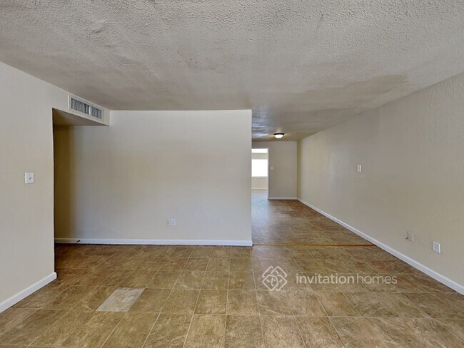 Building Photo - 1501 W Joan De Arc Ave