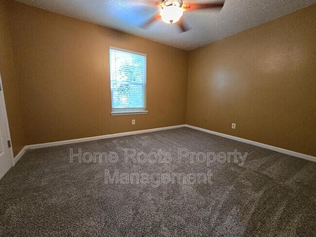 Building Photo - 684 N Betty Jo Dr