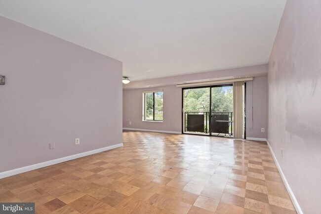 Building Photo - 6001 Arlington Blvd