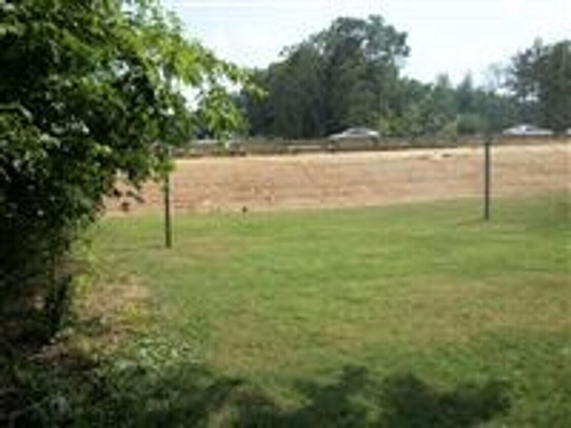 Foto principal - Will go fast! 3 BED house across from Memo...