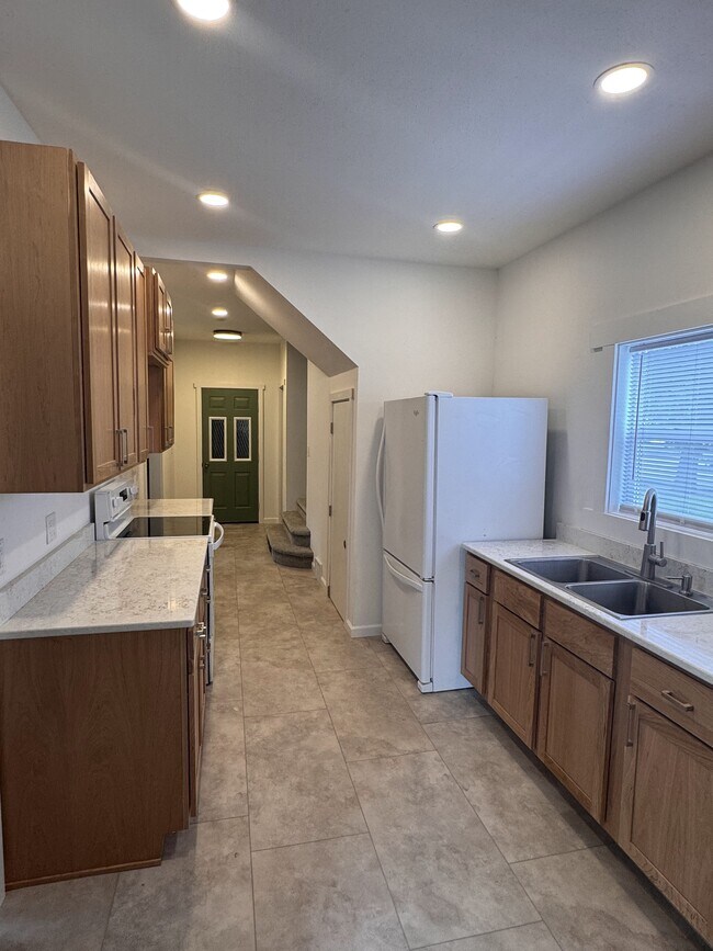 Cocina - 231 8th Ave N