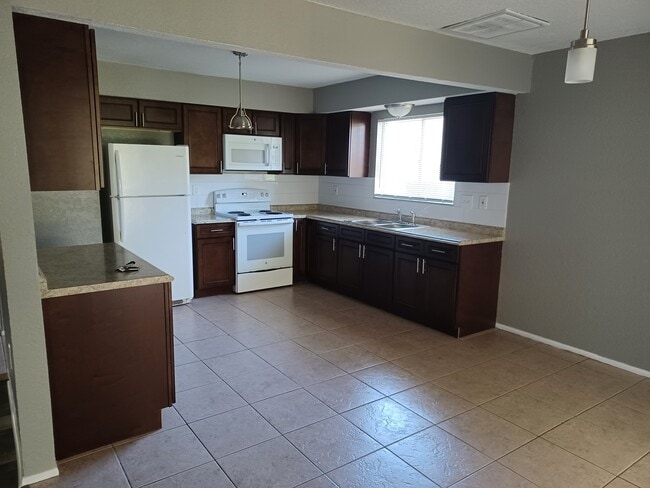 KITCHEN - 12813 Winding Way