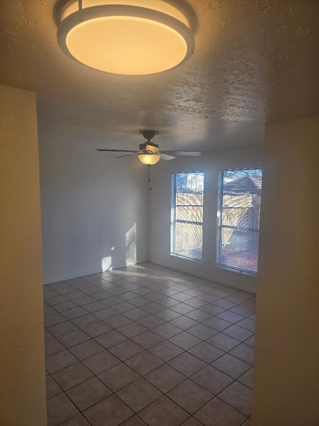 Foto del edificio - 1719 Siri Dharma Ct