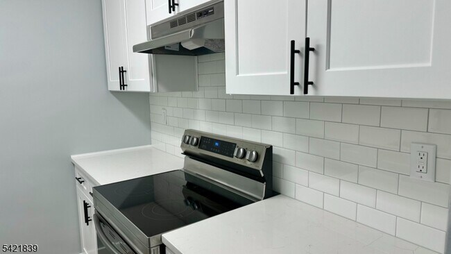 Foto del edificio - 1 Claridge Dr