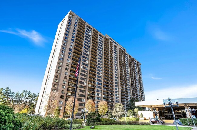 Edificio - 3701 S George Mason Dr