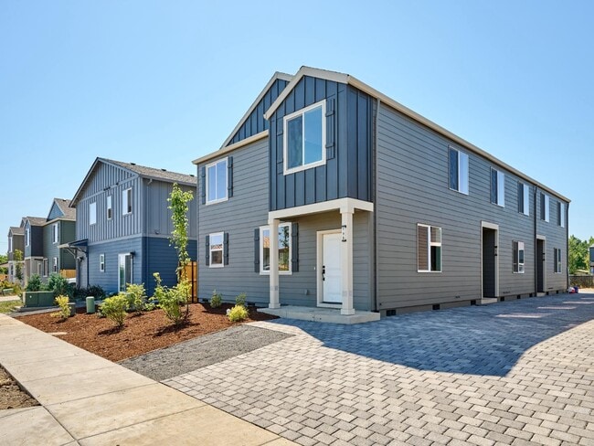 Building Photo - 194 28th Ave SE