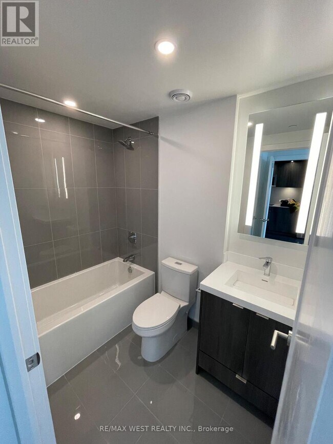 Photo du bâtiment - 30 Inn On The Pk Dr