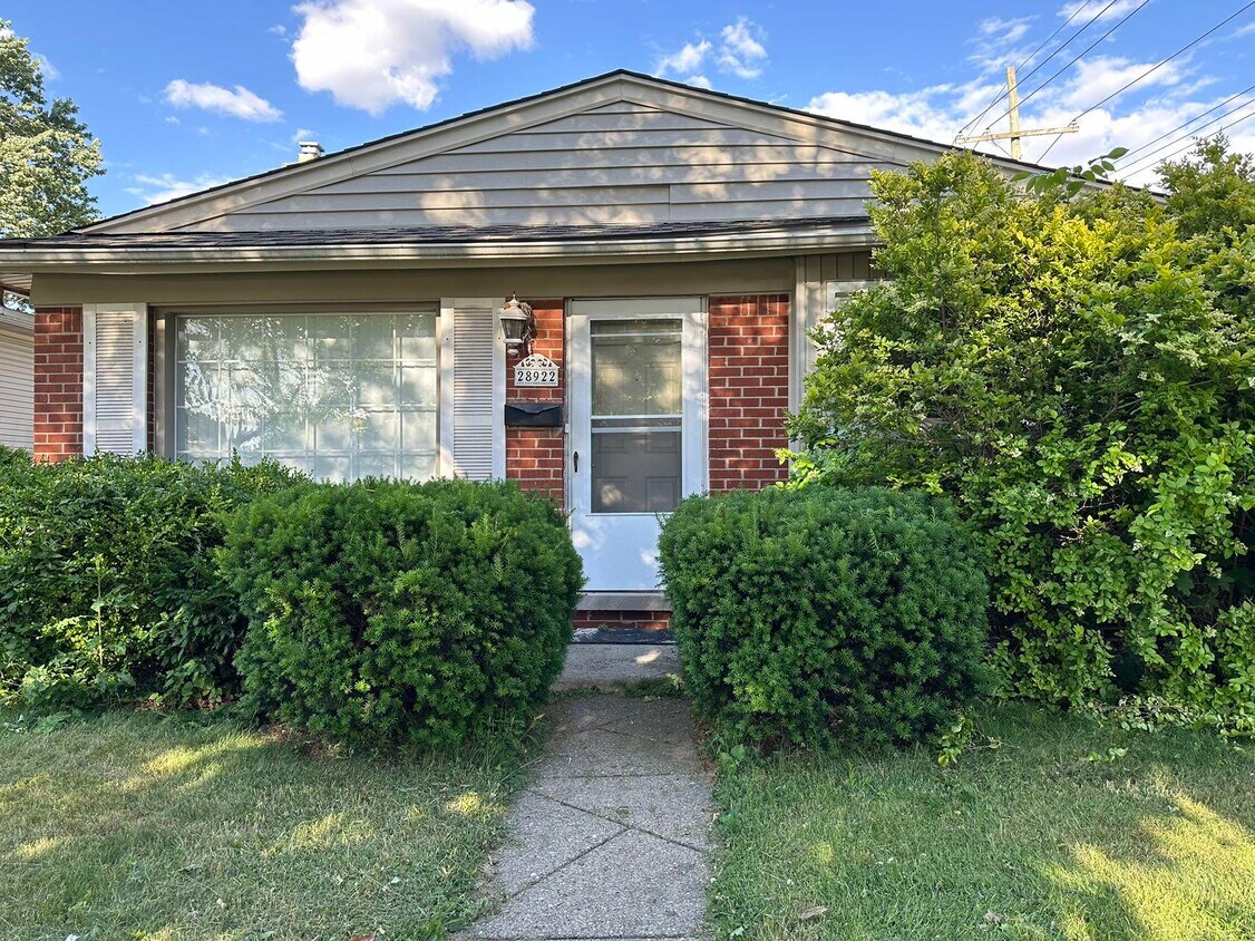 Primary Photo - 28922 Hales St