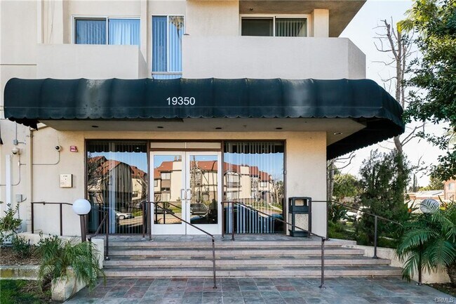 Foto del edificio - 19350 Sherman Way